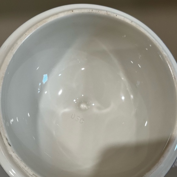 Beautiful Pfaltzgraff Round Butter Dish - Picture 3 of 4